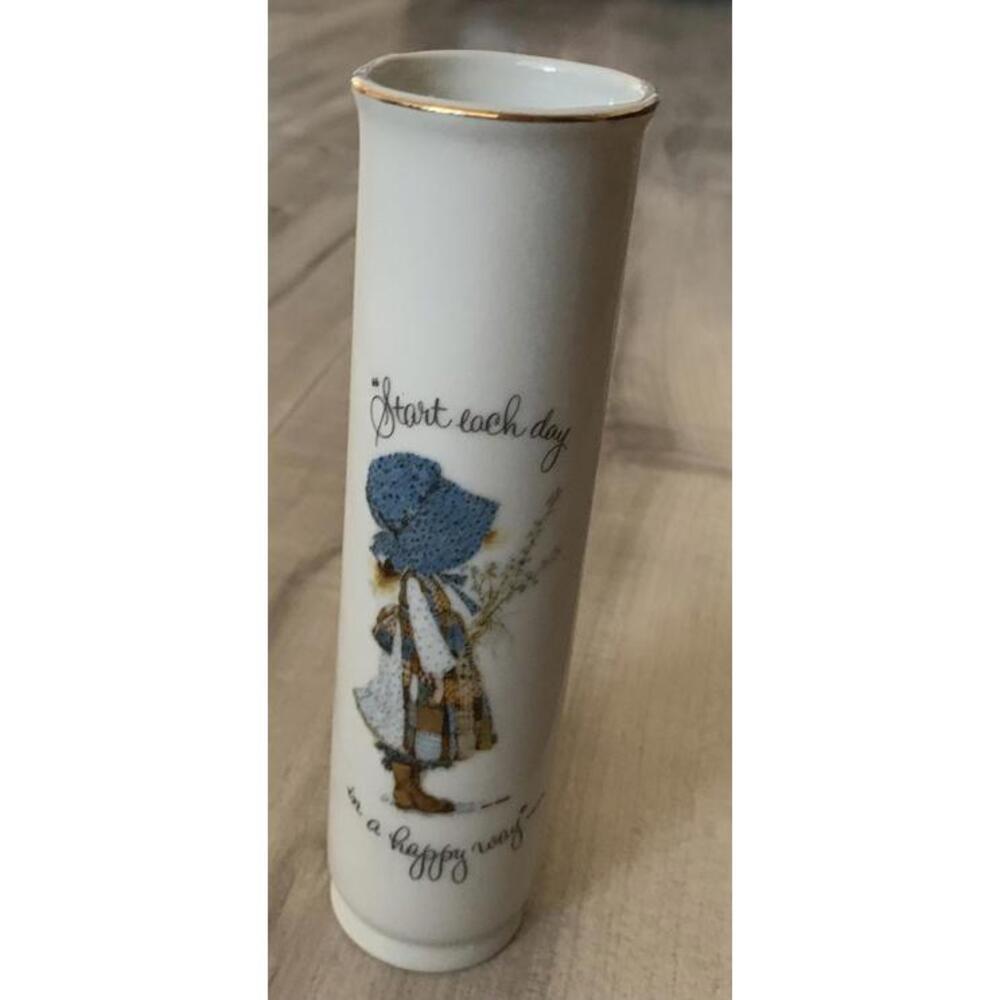 Vintage 1973 Holly Hobbie Porcelain Bud Vase 7.50'' Excellent Condition